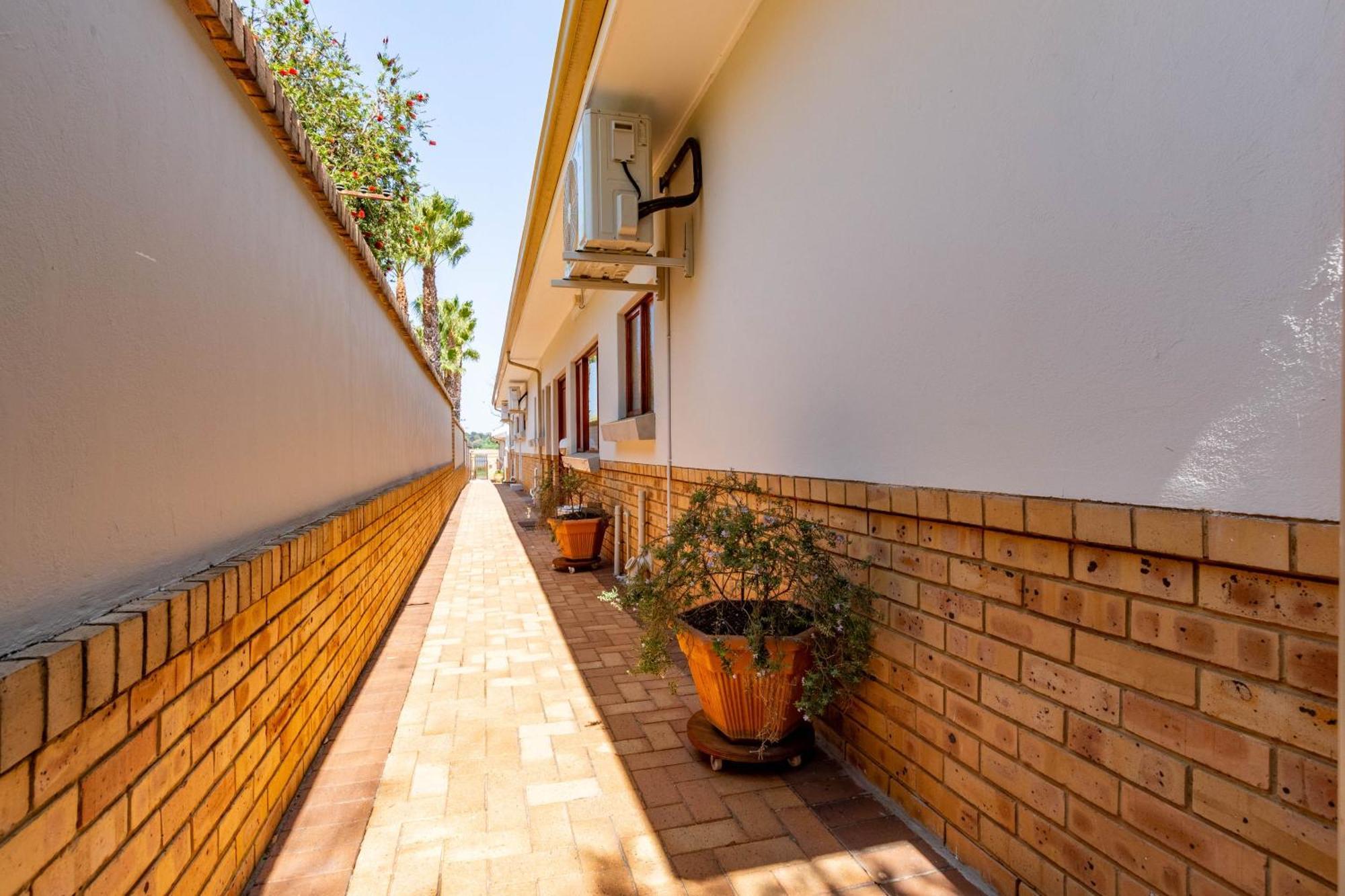 Rsa Lodge Benoni Buitenkant foto
